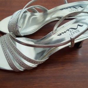 (SOLD) Silver Heels with Cute Diamonds